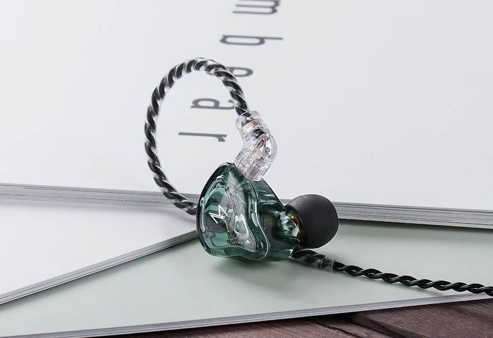 TRN A1-TC cable connected to TRN MT1 earphone