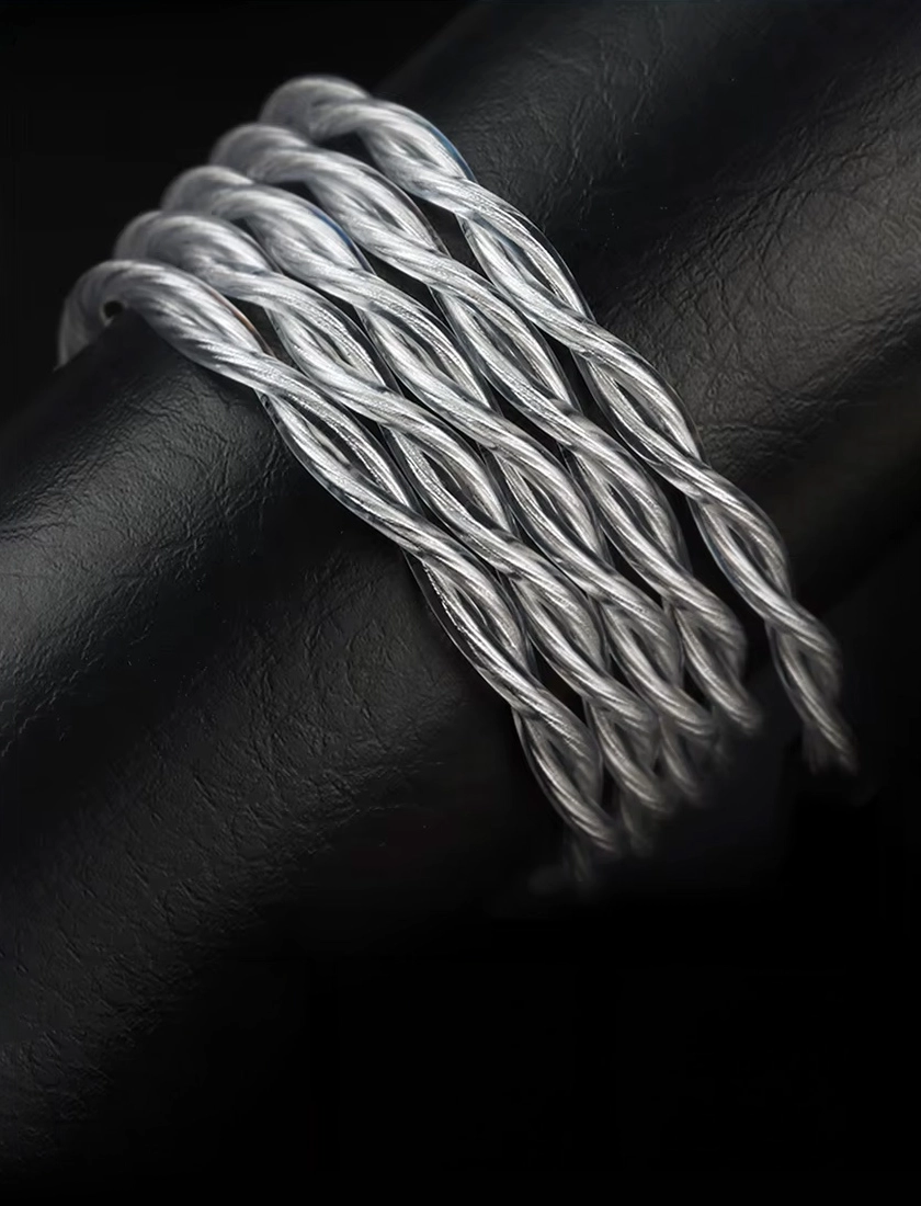 TRN Baiji silver braided cable close-up
