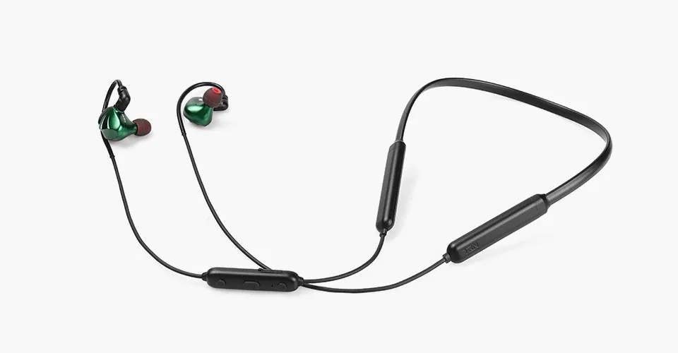 TRN BT3S connected to green earphones