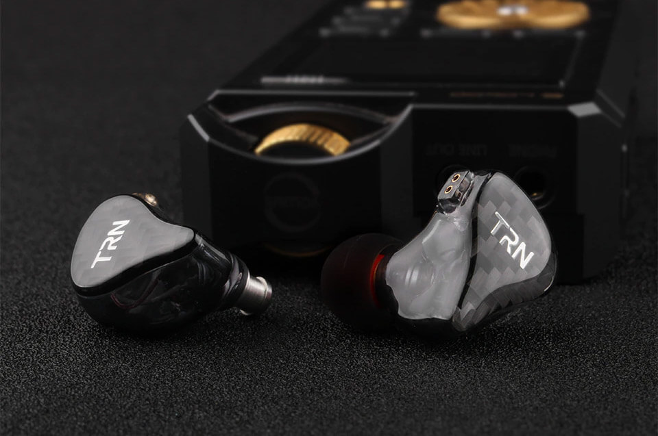 Close up of TRN H2 earphone without cable