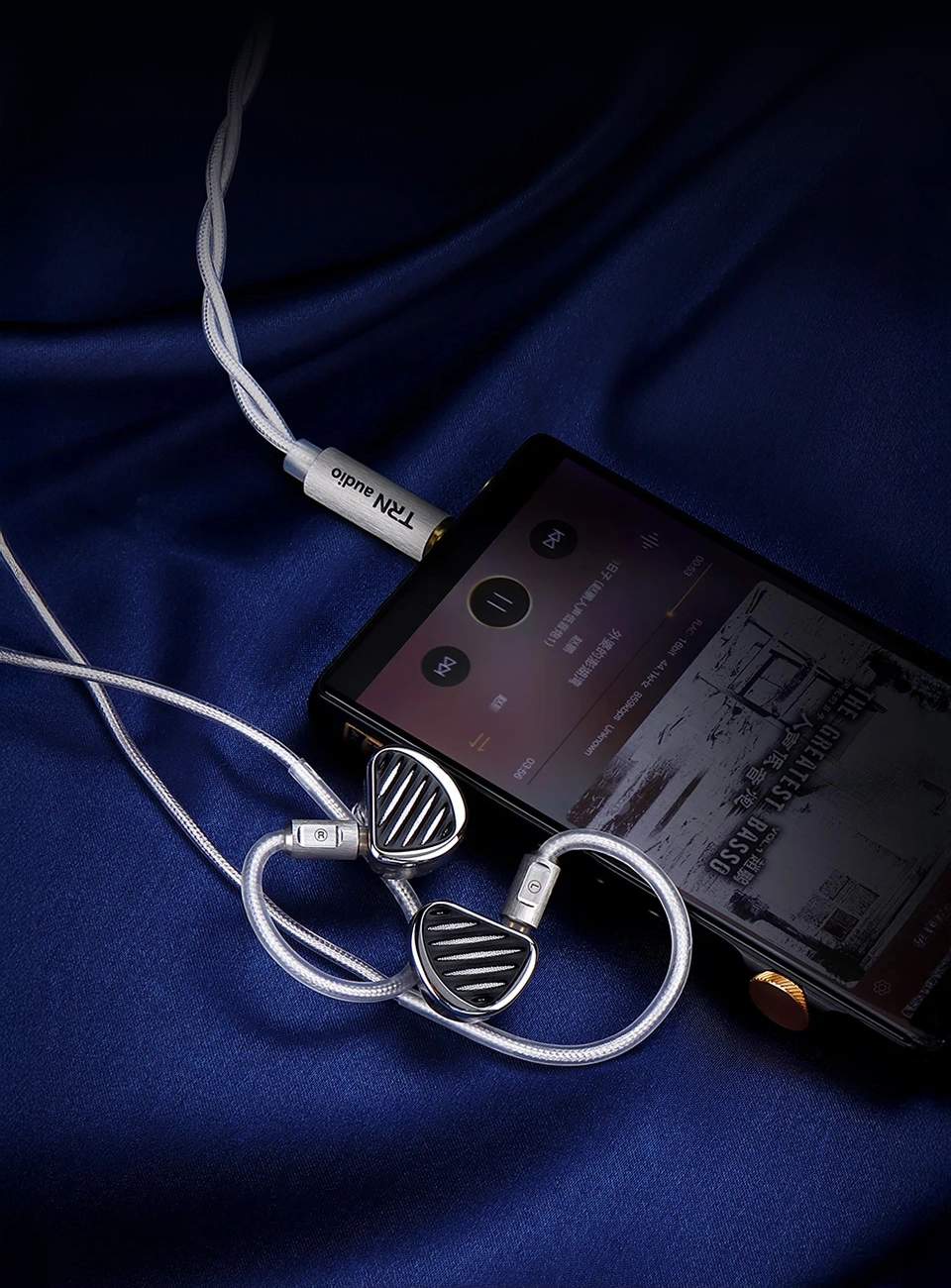 TRN Ice Eel connected to TRN JAWS IEMs