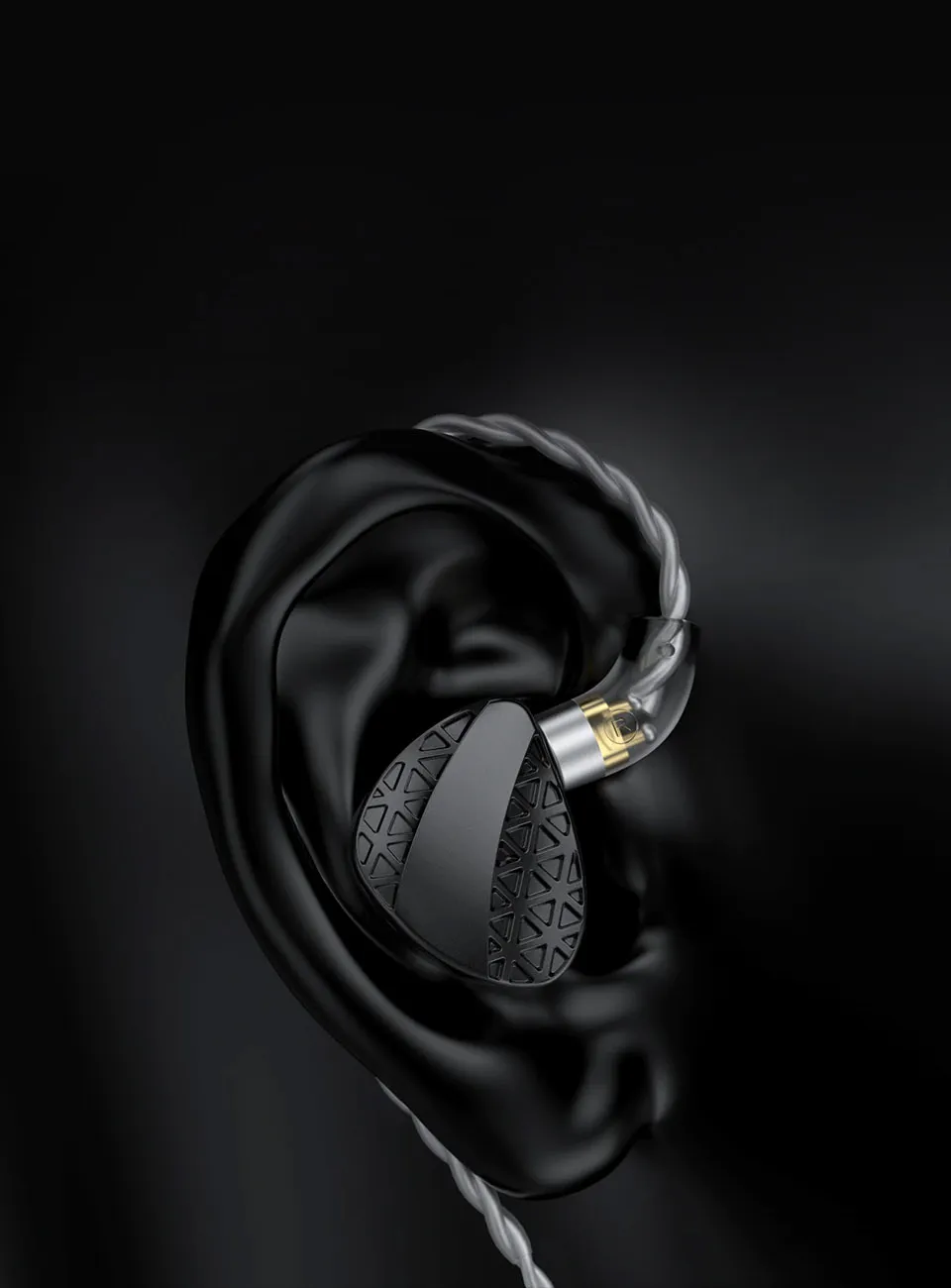 TRN MT3 in ear