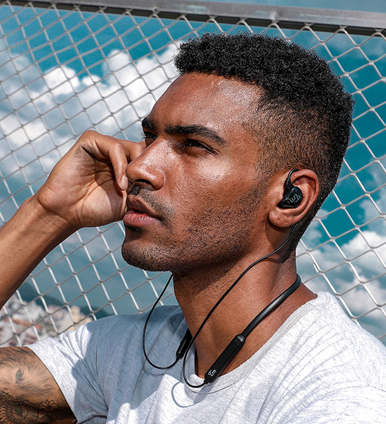 Man wears TRN V10 connected to TRN wireless bluetooth module